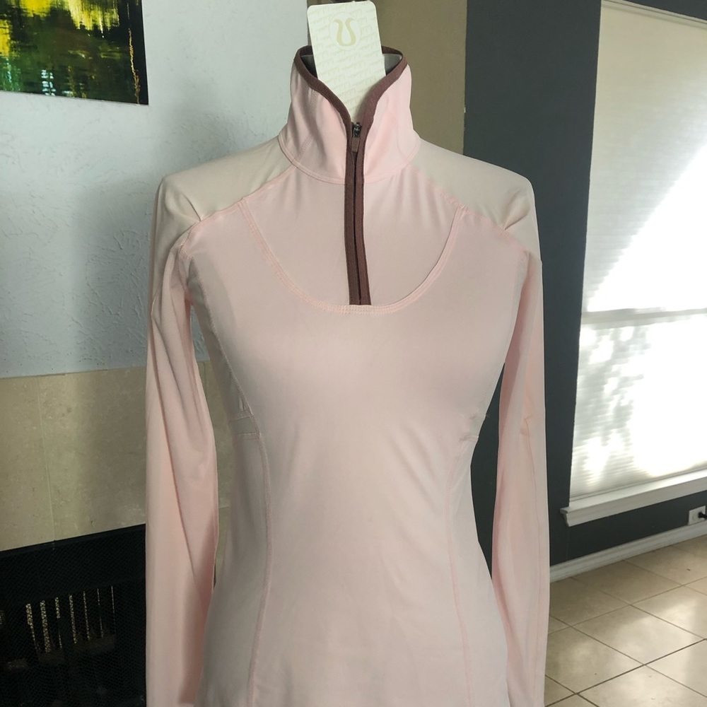 Lululemon Trail Bound 1/2 Zip size 6 with pocket!